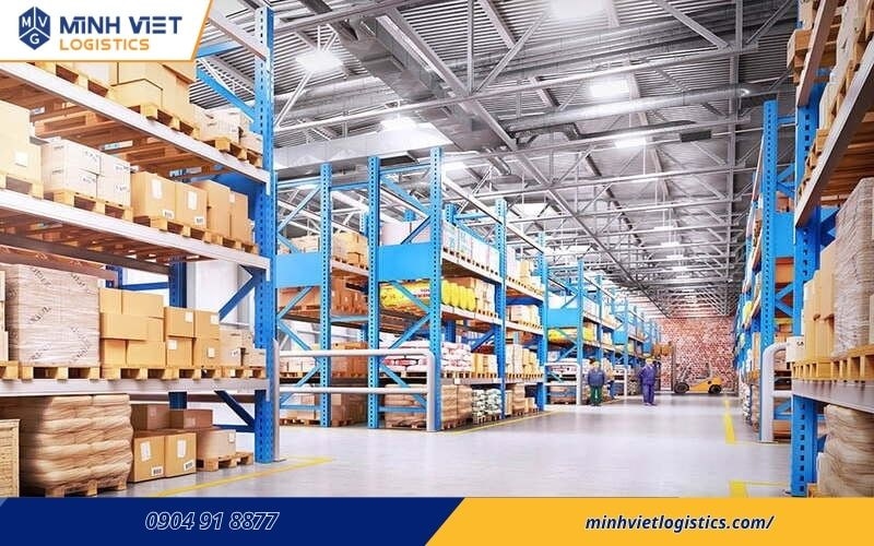 Lưu kho tập trung vào lưu trữ và quản lý hàng hóa